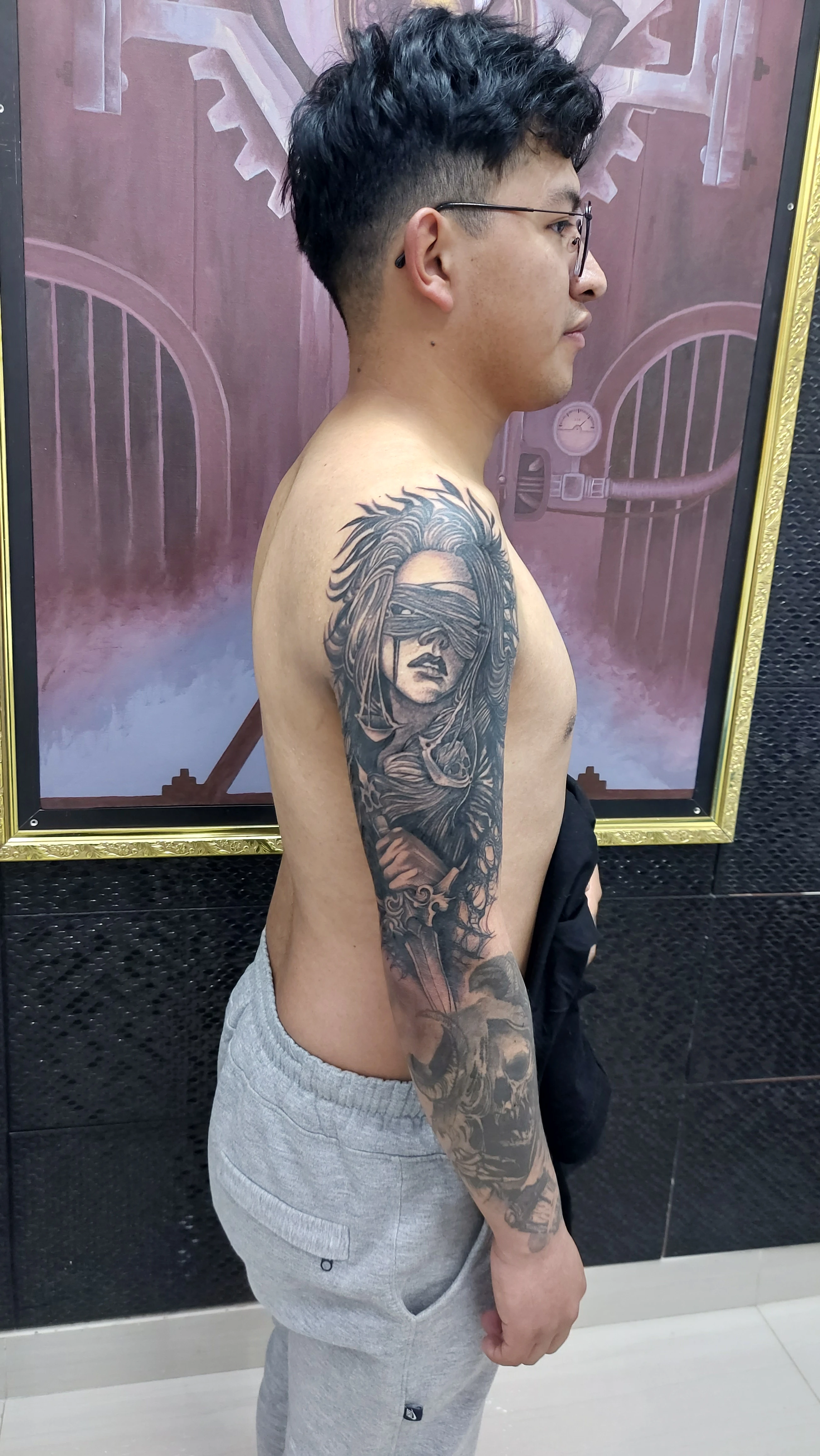 Tatuaje black and grey sombreado Huancayo
