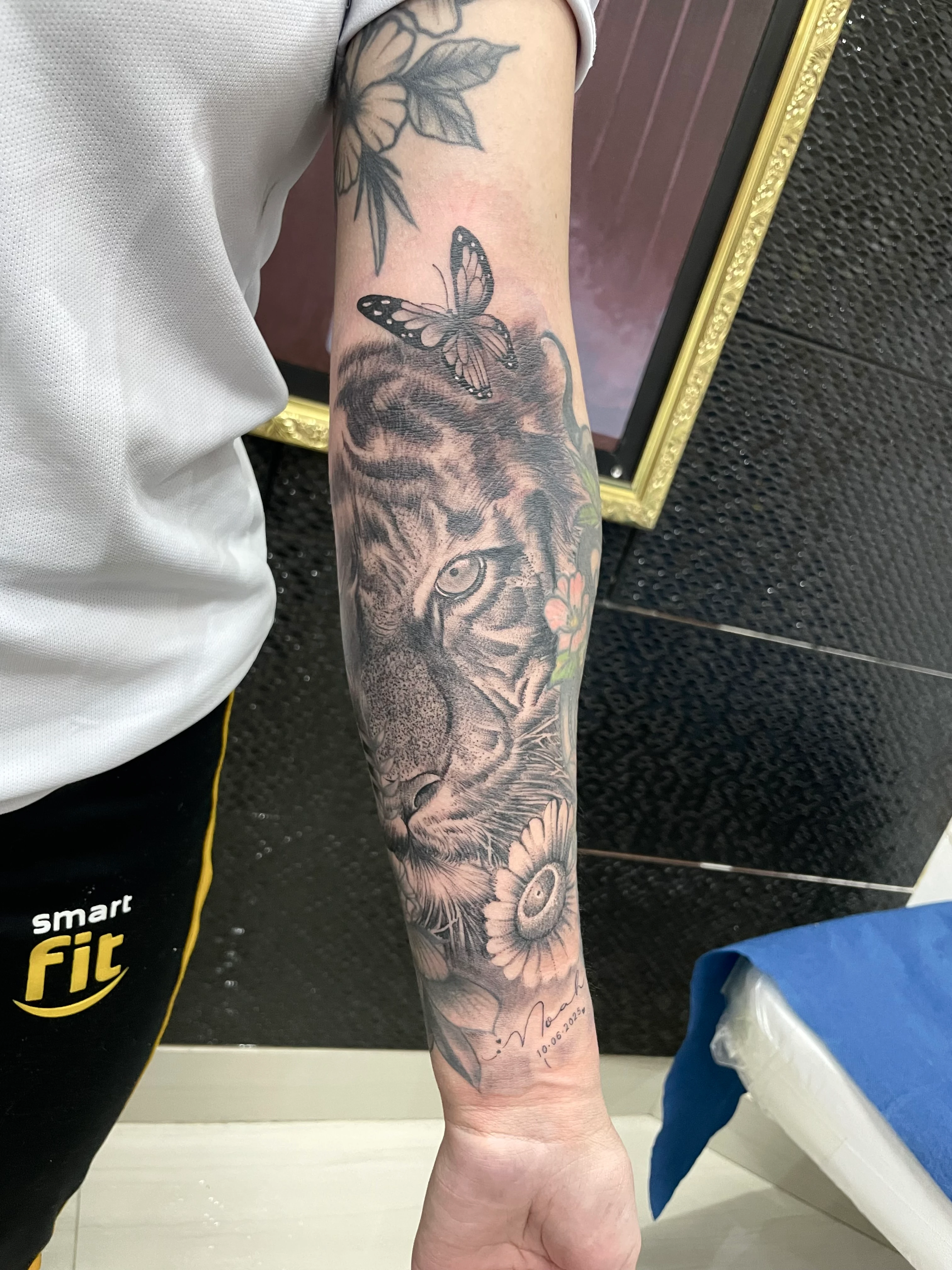 Tatuaje en sombras y escala de grises Huancayo