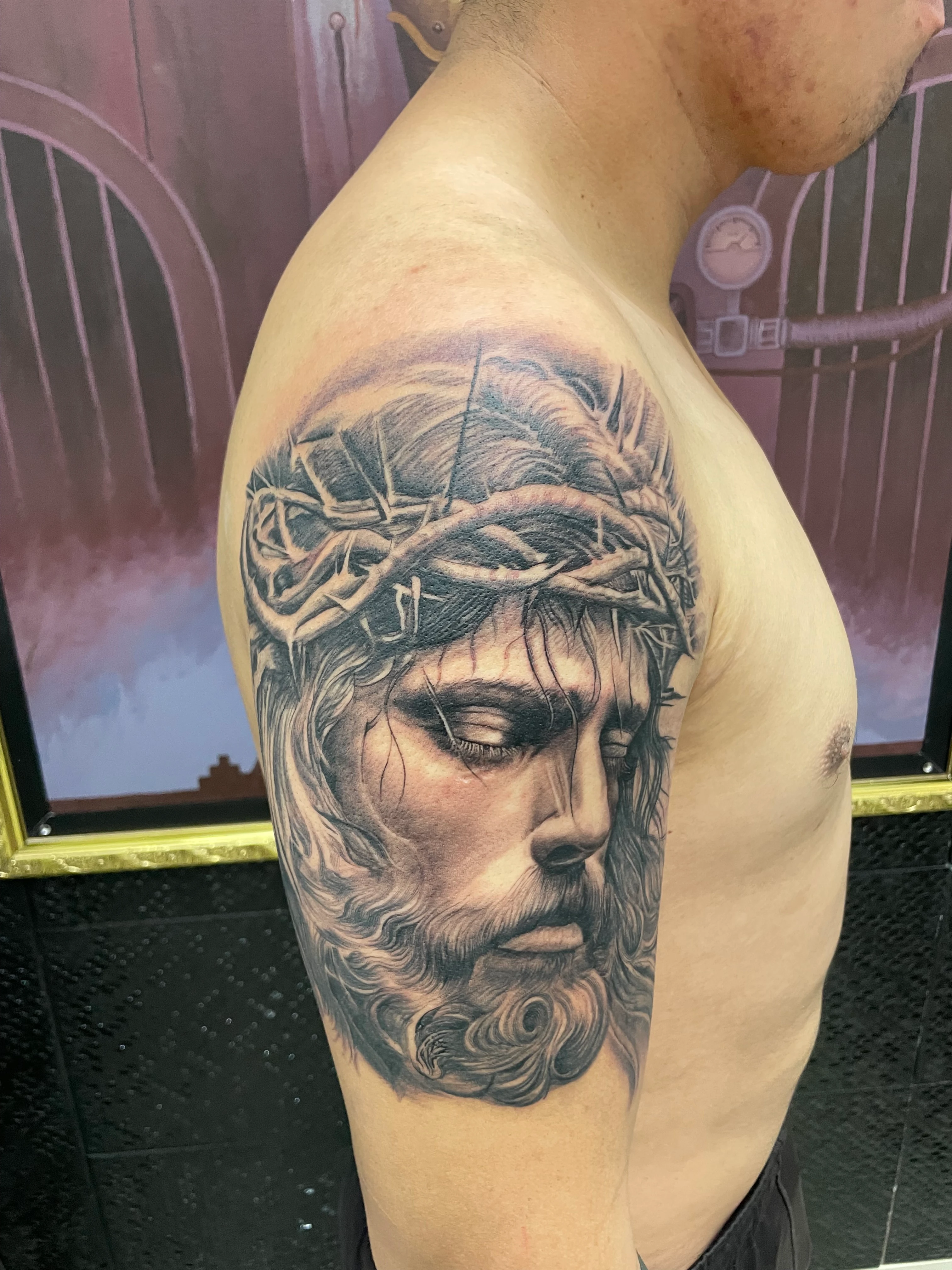 Tatuaje sombreado en pierna - Vlad Arts